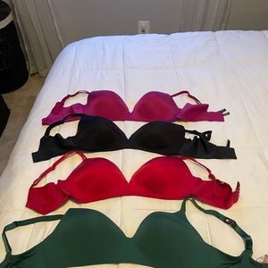 4 Victoria secret bras
